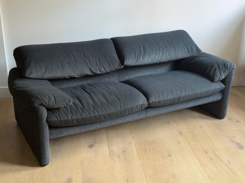 Cassina Maralunga 2.5-seater sofa in a bicolor black and grey upholstery.